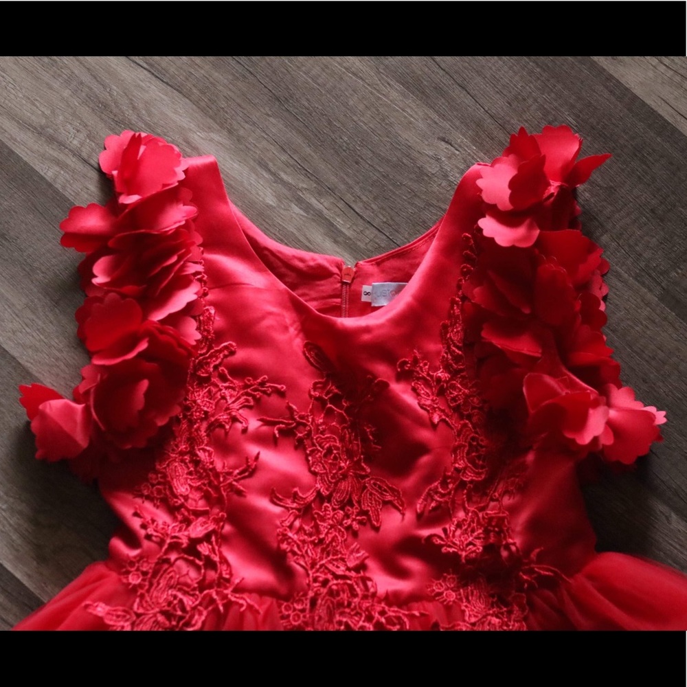 Red girl’s dress - Picture 3 of 5